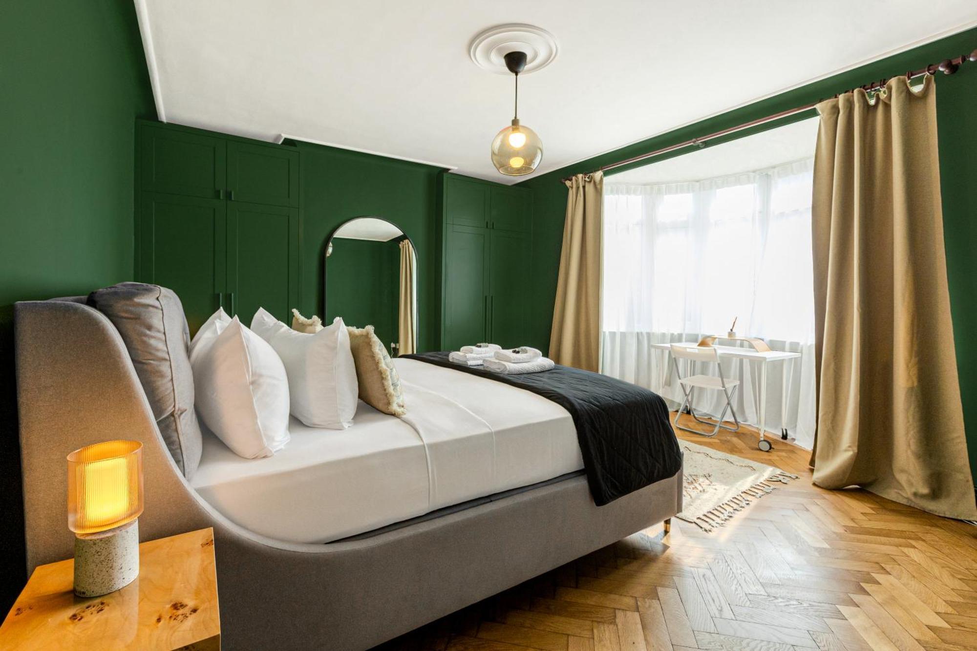 Elegant 1br With Garden Near Neasden Station Londra
