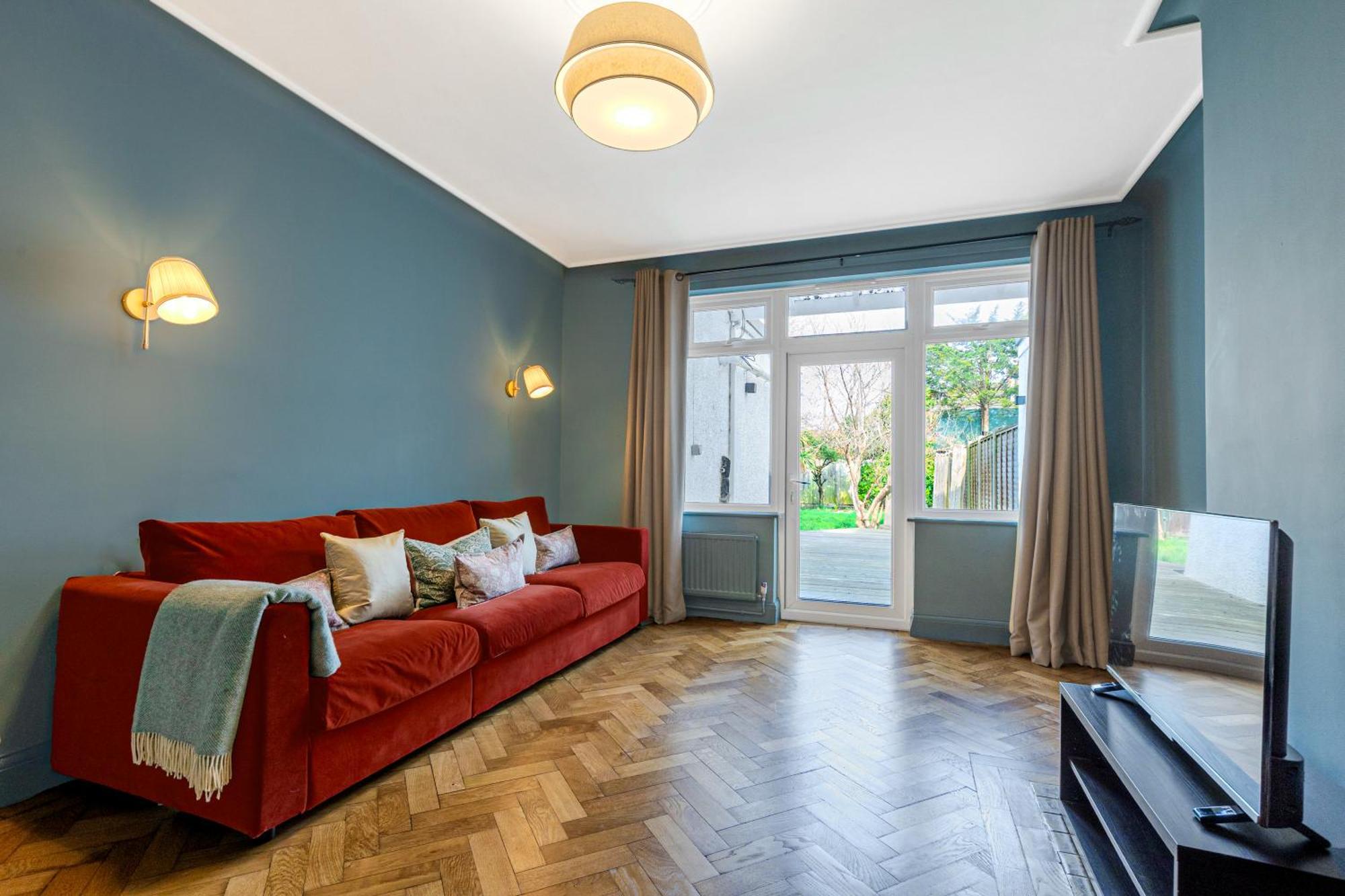 Elegant 1br With Garden Near Neasden Station Londra